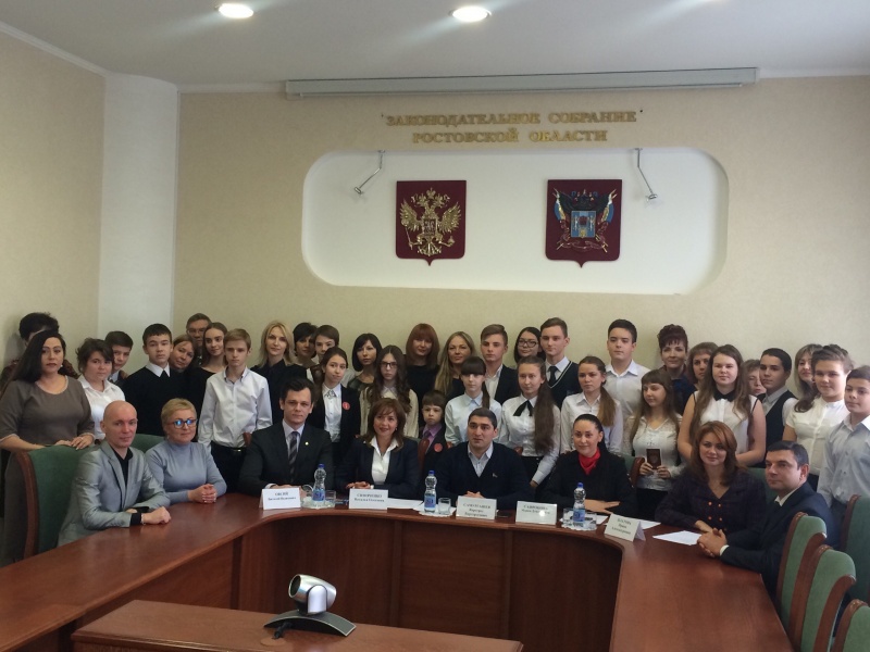 «Донской союз молодежи» вручил паспорта юным гражданам России